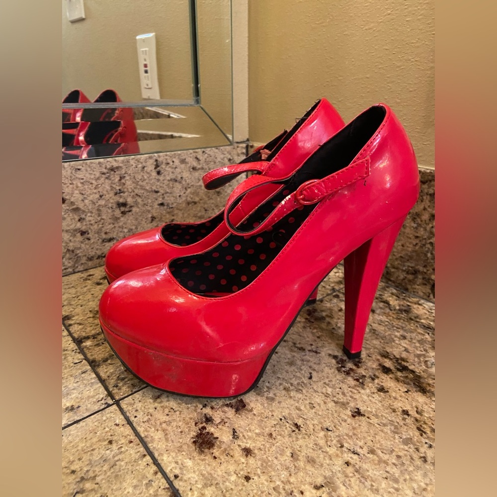 Bright Red pump ankle strap stilettos great for 50’s style dress up size 9